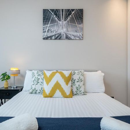 Skyvillion - Cozy Large 4 & 1 Bed Apartments In London Enfield, Mins To Tube Station, Free Wi-Fi Экстерьер фото