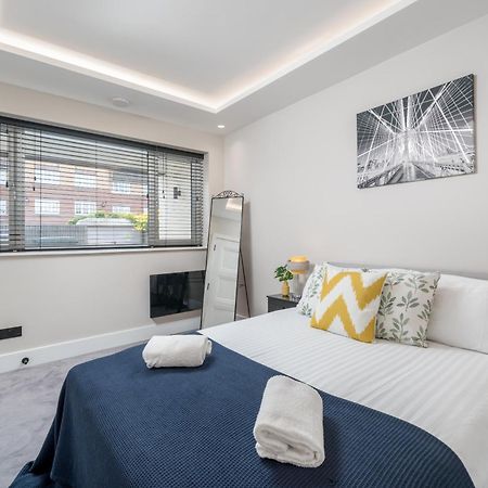Skyvillion - Cozy Large 4 & 1 Bed Apartments In London Enfield, Mins To Tube Station, Free Wi-Fi Экстерьер фото