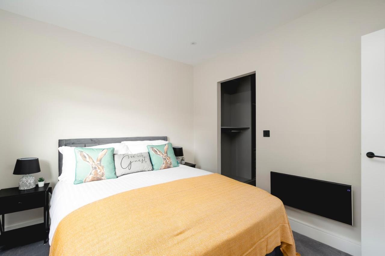 Skyvillion - Cozy Large 4 & 1 Bed Apartments In London Enfield, Mins To Tube Station, Free Wi-Fi Экстерьер фото