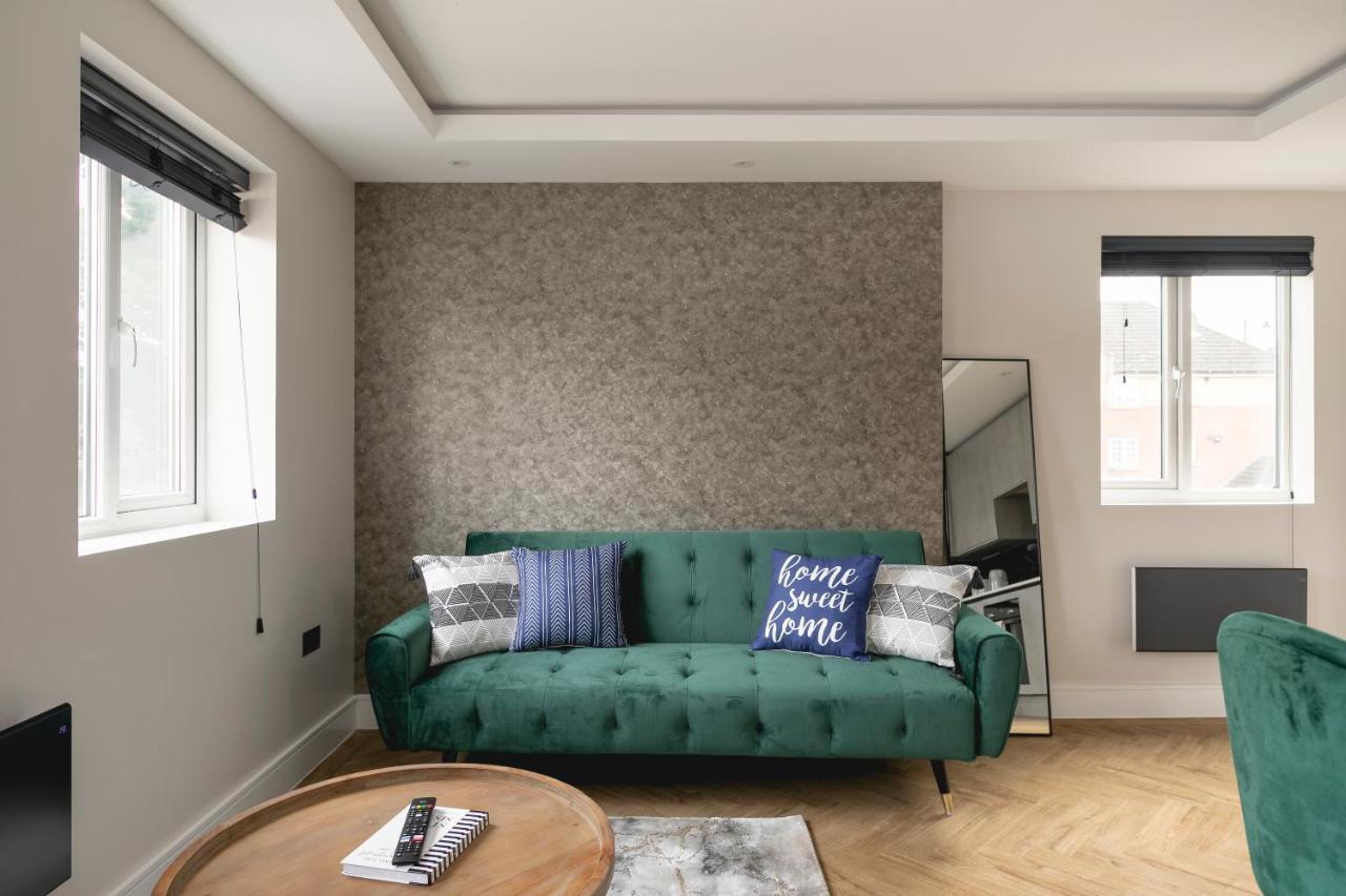 Skyvillion - Cozy Large 4 & 1 Bed Apartments In London Enfield, Mins To Tube Station, Free Wi-Fi Экстерьер фото
