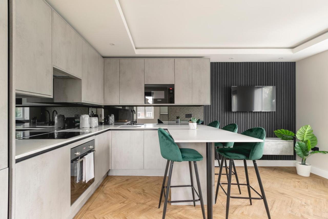 Skyvillion - Cozy Large 4 & 1 Bed Apartments In London Enfield, Mins To Tube Station, Free Wi-Fi Экстерьер фото