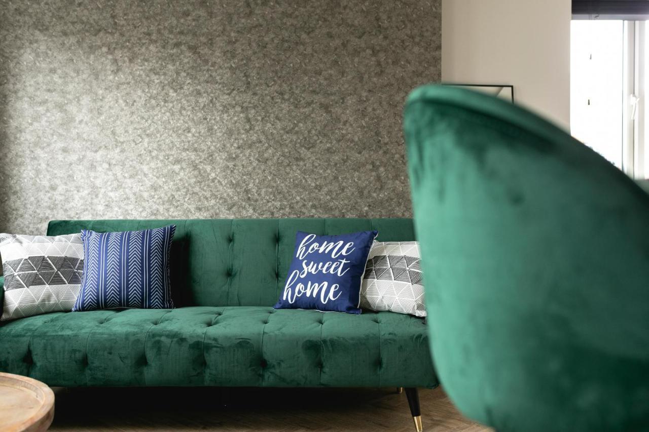 Skyvillion - Cozy Large 4 & 1 Bed Apartments In London Enfield, Mins To Tube Station, Free Wi-Fi Экстерьер фото