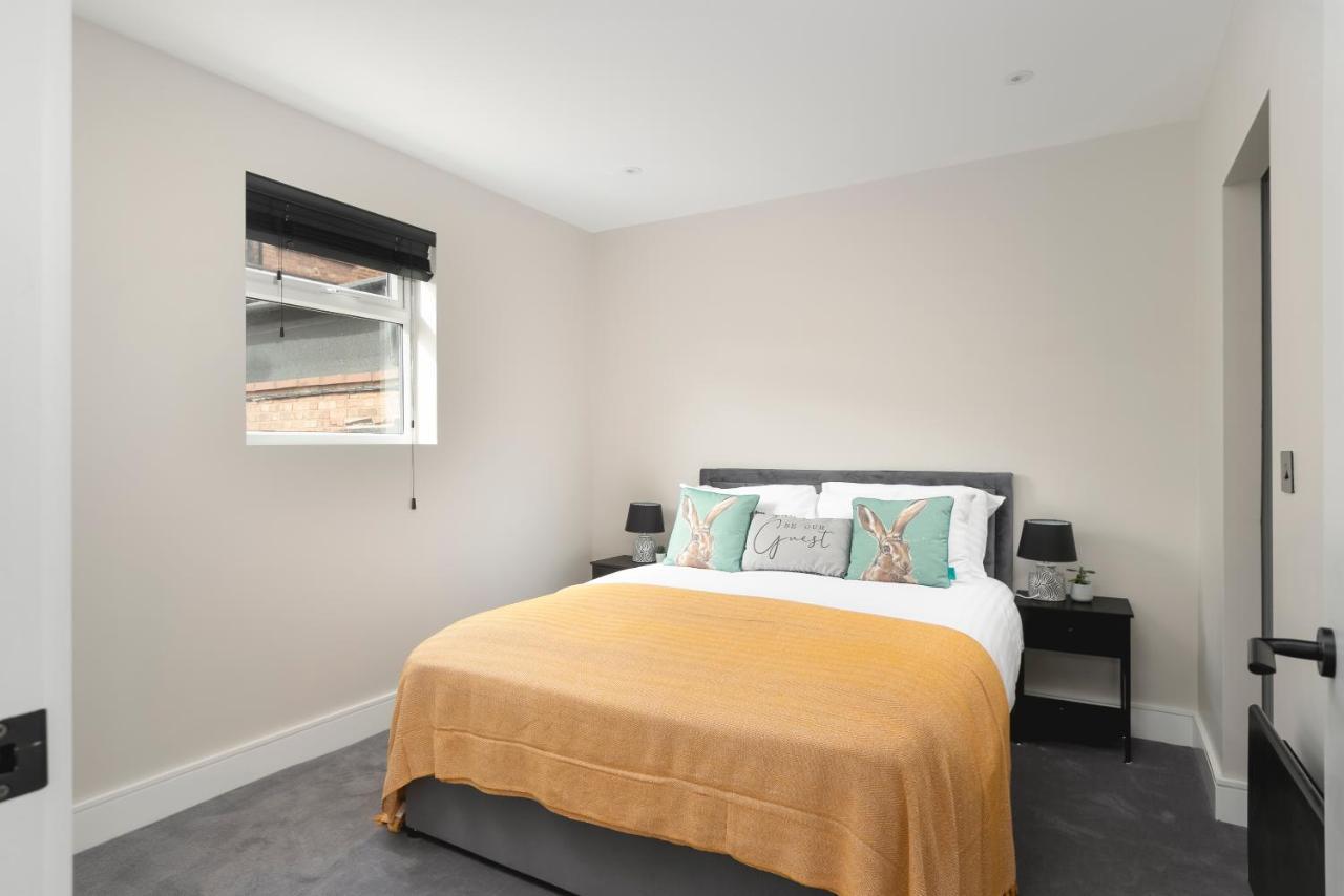 Skyvillion - Cozy Large 4 & 1 Bed Apartments In London Enfield, Mins To Tube Station, Free Wi-Fi Экстерьер фото