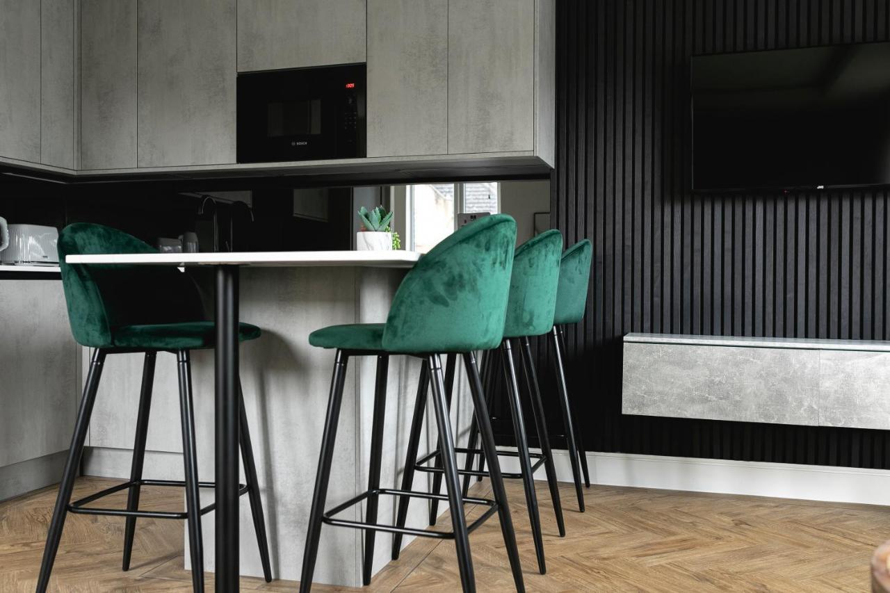 Skyvillion - Cozy Large 4 & 1 Bed Apartments In London Enfield, Mins To Tube Station, Free Wi-Fi Экстерьер фото