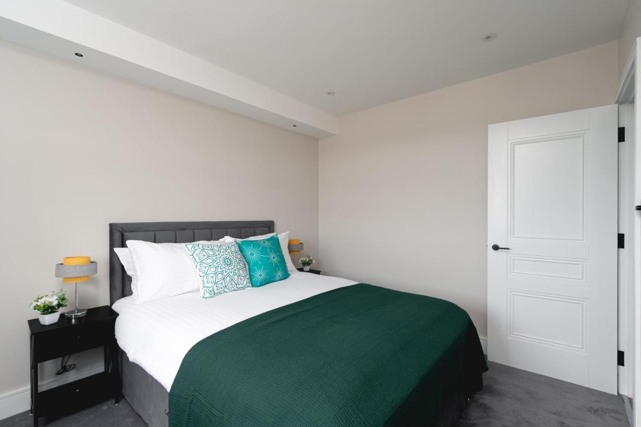 Skyvillion - Cozy Large 4 & 1 Bed Apartments In London Enfield, Mins To Tube Station, Free Wi-Fi Экстерьер фото