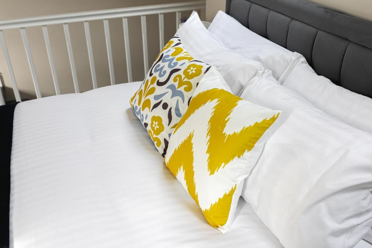 Skyvillion - Cozy Large 4 & 1 Bed Apartments In London Enfield, Mins To Tube Station, Free Wi-Fi Экстерьер фото