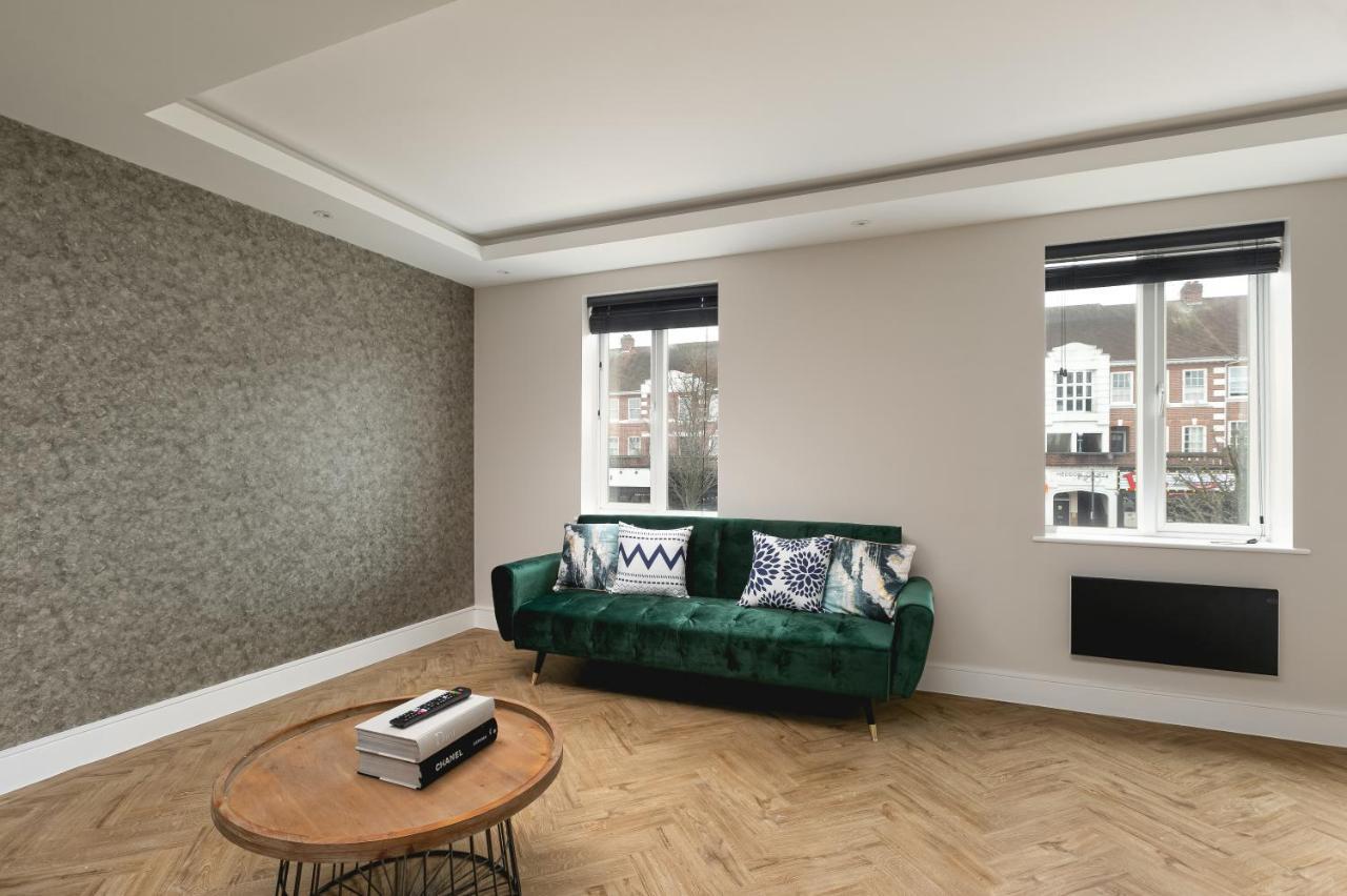 Skyvillion - Cozy Large 4 & 1 Bed Apartments In London Enfield, Mins To Tube Station, Free Wi-Fi Экстерьер фото