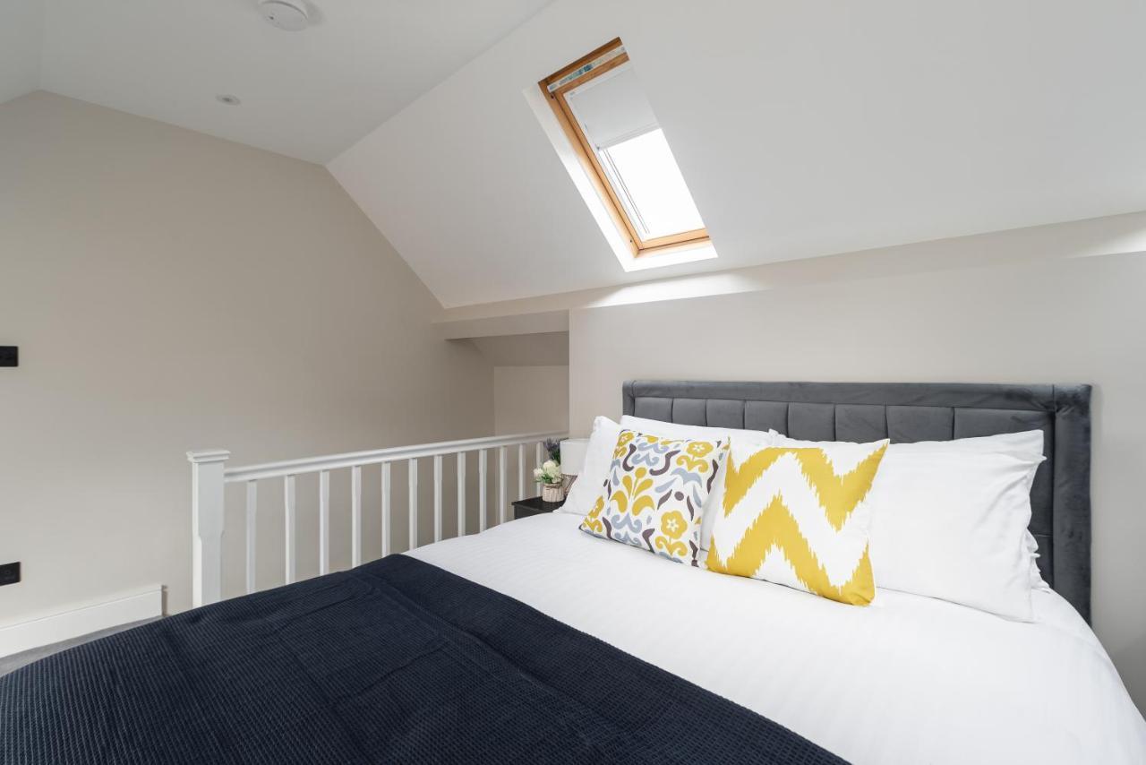 Skyvillion - Cozy Large 4 & 1 Bed Apartments In London Enfield, Mins To Tube Station, Free Wi-Fi Экстерьер фото