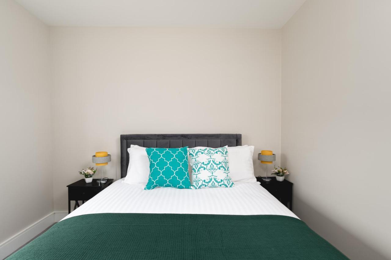 Skyvillion - Cozy Large 4 & 1 Bed Apartments In London Enfield, Mins To Tube Station, Free Wi-Fi Экстерьер фото