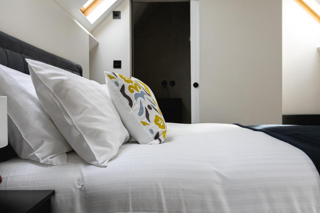 Skyvillion - Cozy Large 4 & 1 Bed Apartments In London Enfield, Mins To Tube Station, Free Wi-Fi Экстерьер фото
