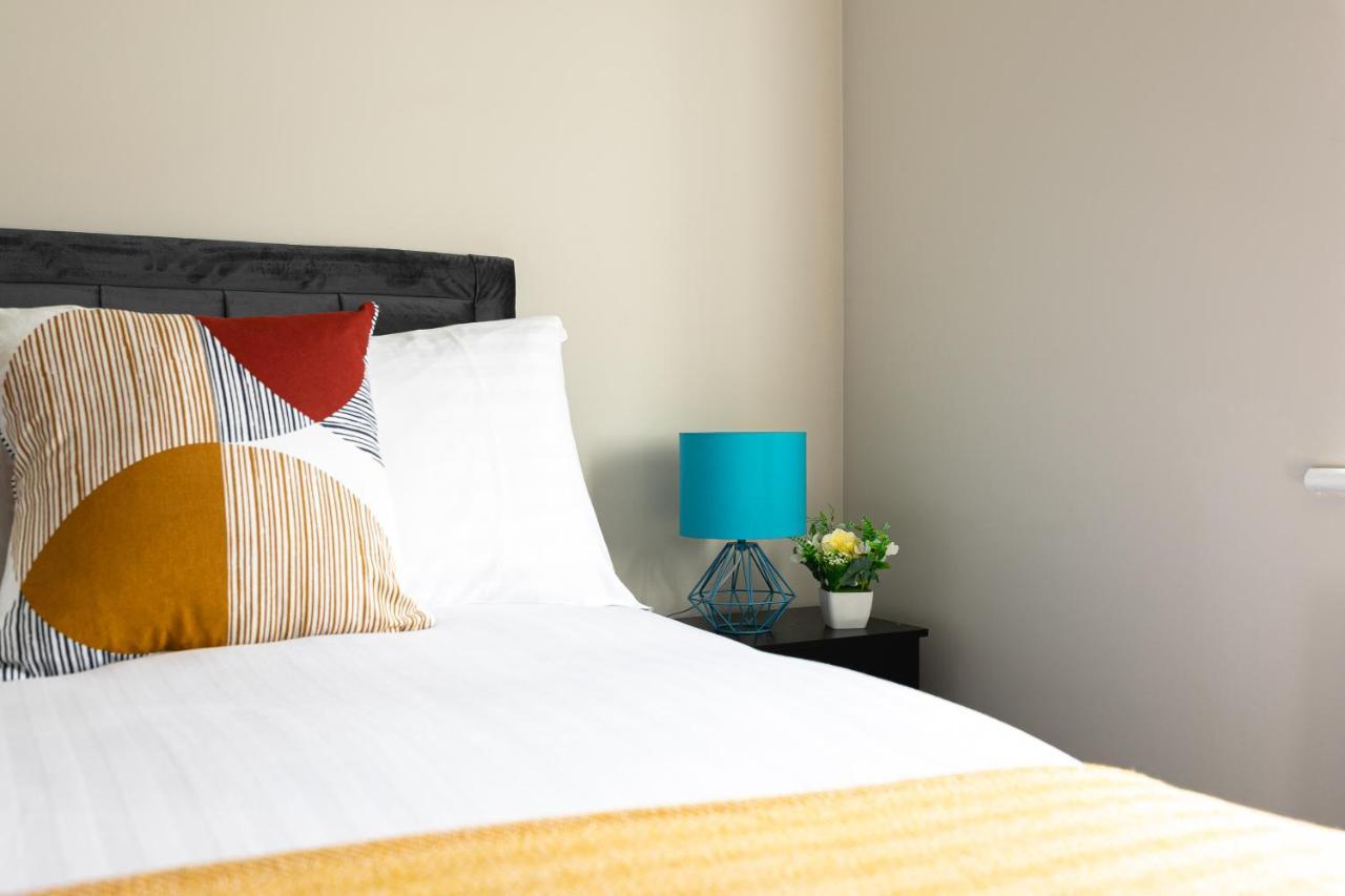 Skyvillion - Cozy Large 4 & 1 Bed Apartments In London Enfield, Mins To Tube Station, Free Wi-Fi Экстерьер фото