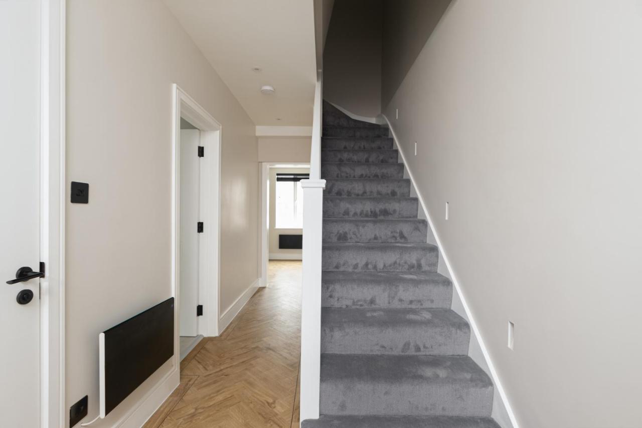 Skyvillion - Cozy Large 4 & 1 Bed Apartments In London Enfield, Mins To Tube Station, Free Wi-Fi Экстерьер фото