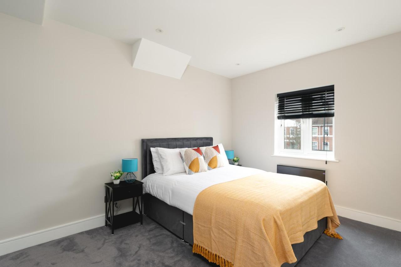 Skyvillion - Cozy Large 4 & 1 Bed Apartments In London Enfield, Mins To Tube Station, Free Wi-Fi Экстерьер фото