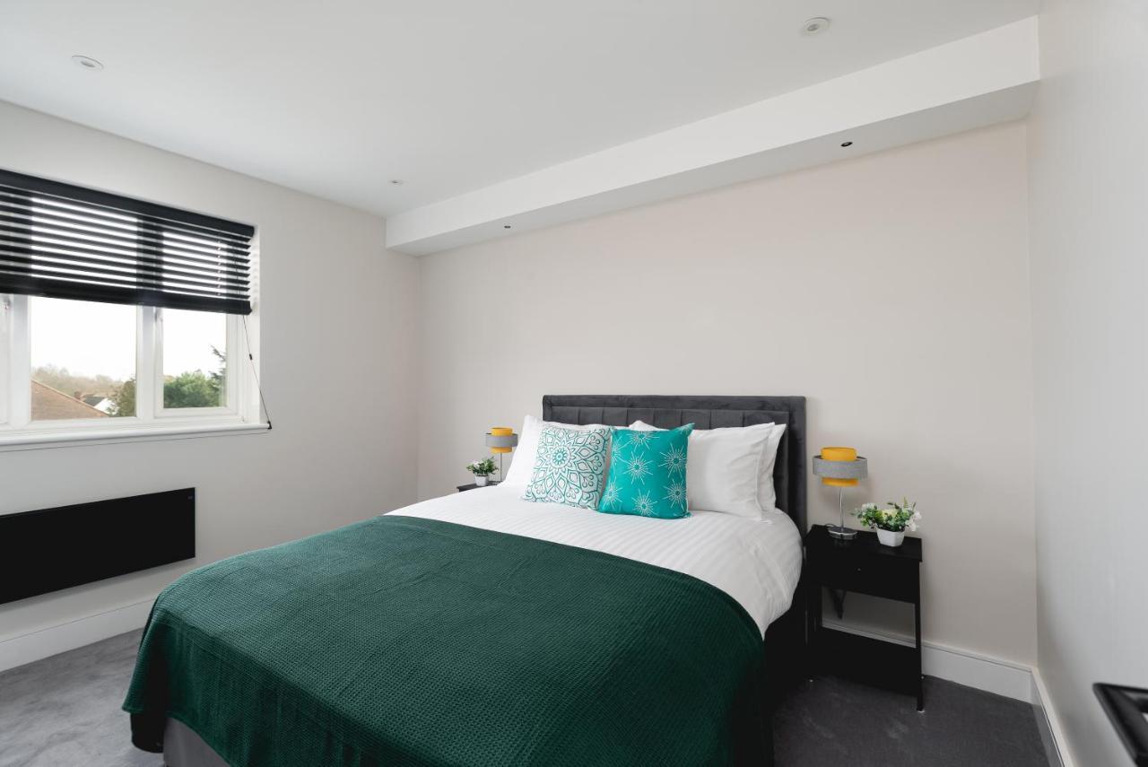 Skyvillion - Cozy Large 4 & 1 Bed Apartments In London Enfield, Mins To Tube Station, Free Wi-Fi Экстерьер фото