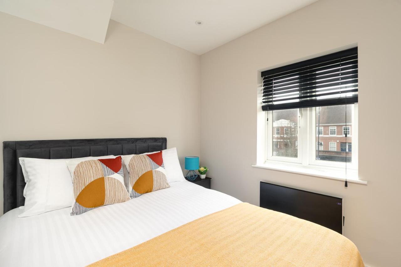 Skyvillion - Cozy Large 4 & 1 Bed Apartments In London Enfield, Mins To Tube Station, Free Wi-Fi Экстерьер фото