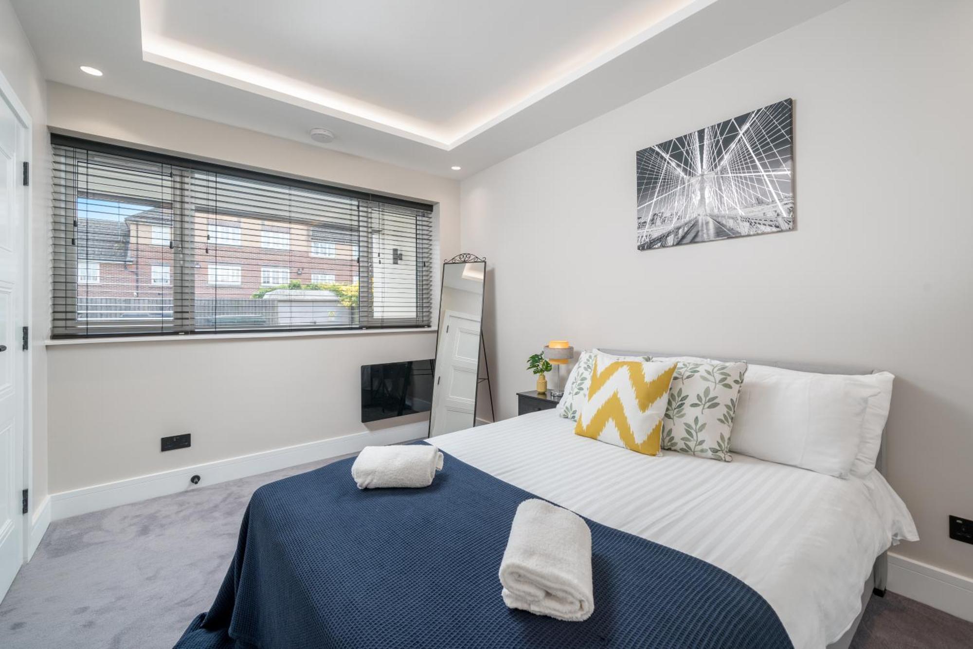 Skyvillion - Cozy Large 4 & 1 Bed Apartments In London Enfield, Mins To Tube Station, Free Wi-Fi Экстерьер фото