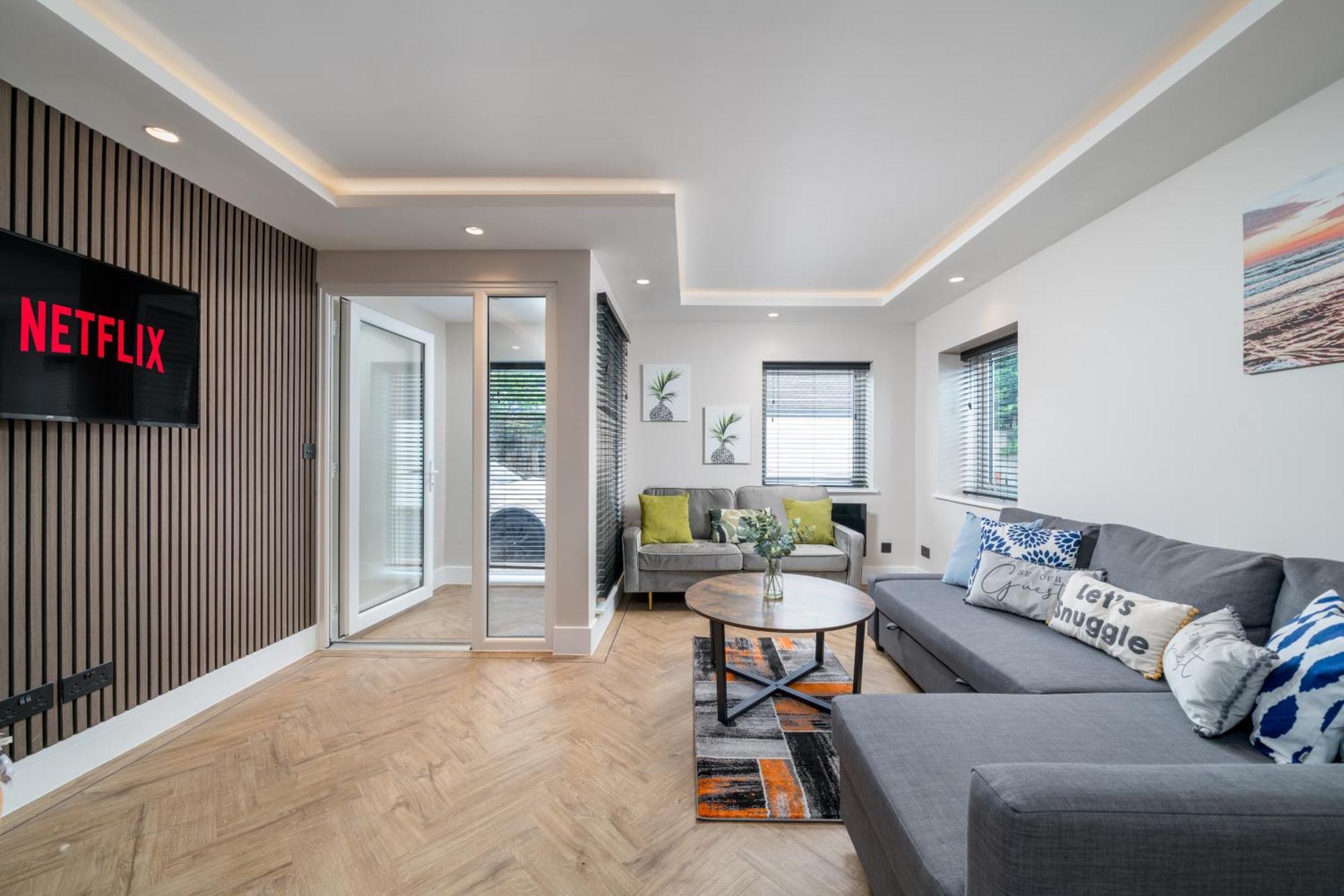 Skyvillion - Cozy Large 4 & 1 Bed Apartments In London Enfield, Mins To Tube Station, Free Wi-Fi Экстерьер фото