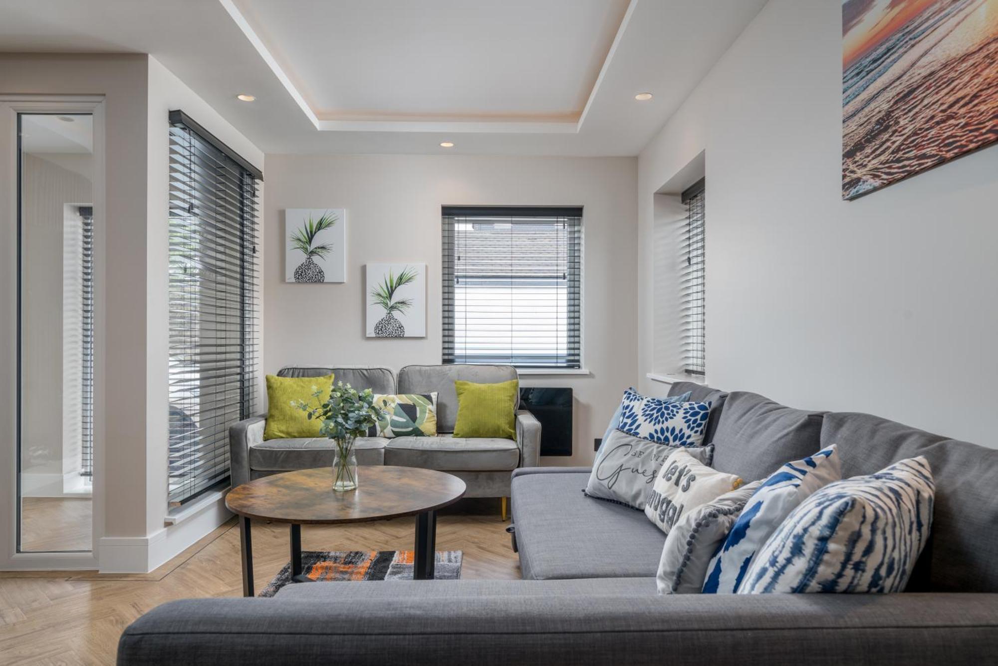 Skyvillion - Cozy Large 4 & 1 Bed Apartments In London Enfield, Mins To Tube Station, Free Wi-Fi Экстерьер фото